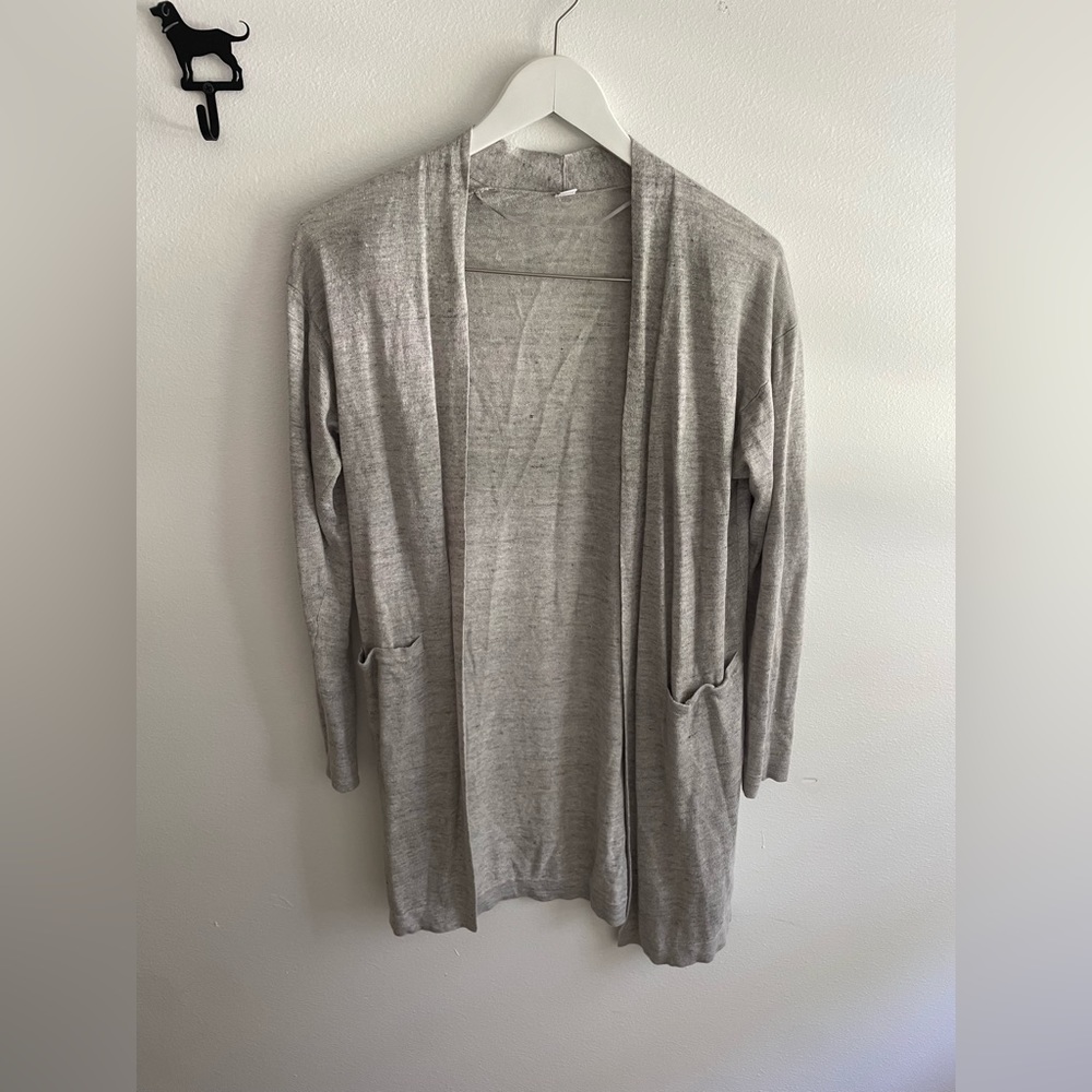 Uniqlo lightweight grey sweater